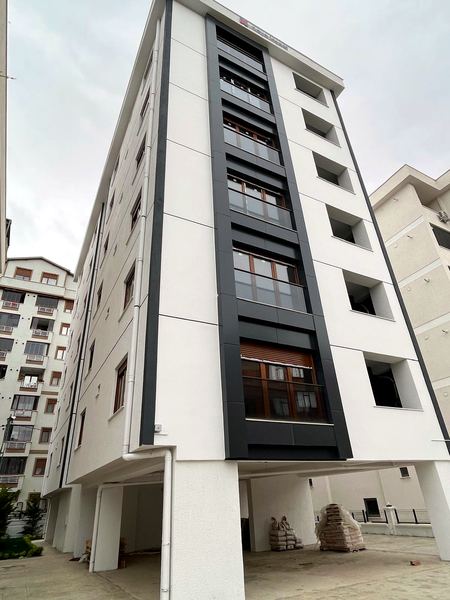 Binanın ön cephesi