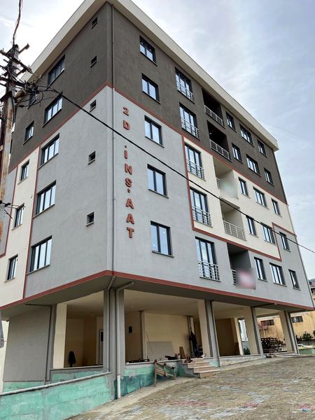 Binanın ön cephesi