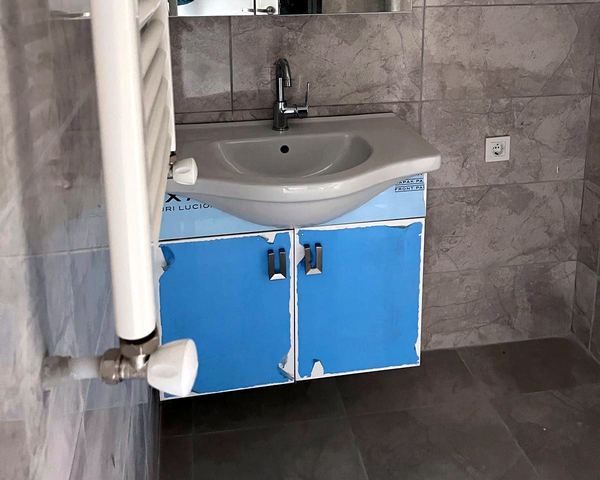 Banyoda havlupan montajı